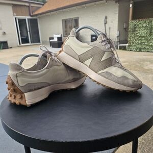 New Balance 327 in Moonbeam Driftwood 9 D